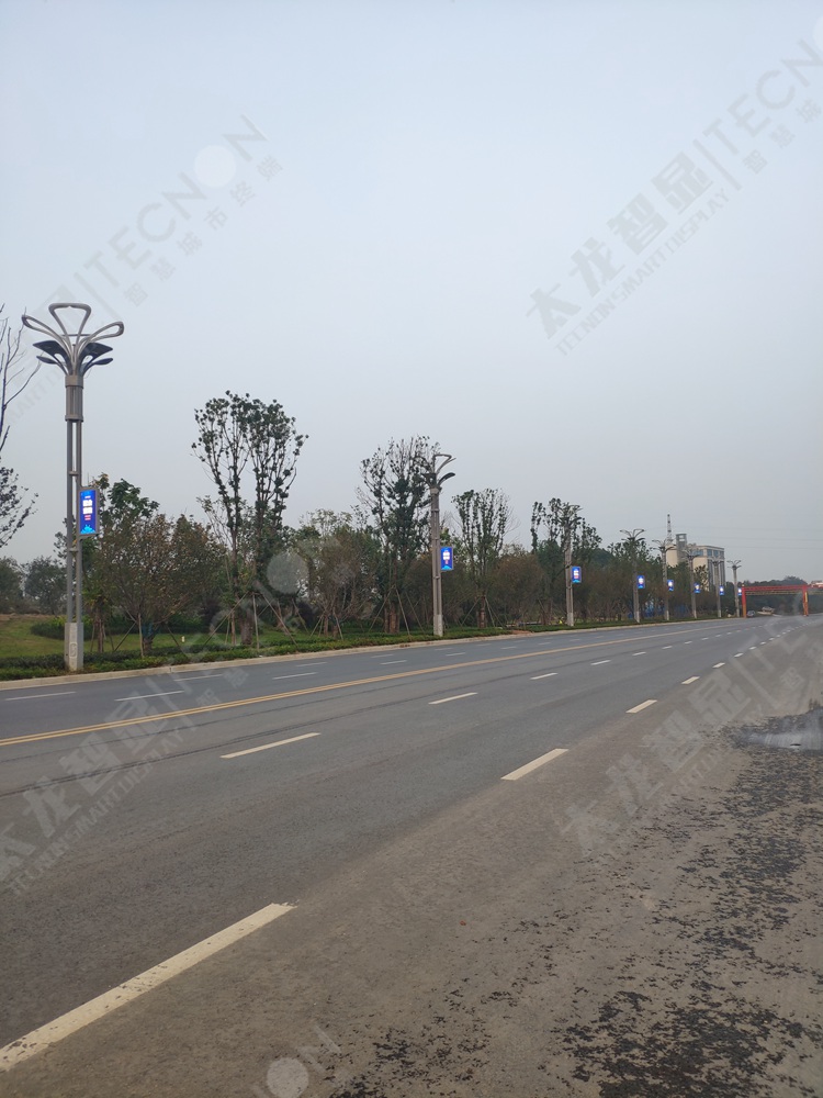 智慧路燈LED燈桿屏1.jpg 智慧路燈LED燈桿屏1.jpg