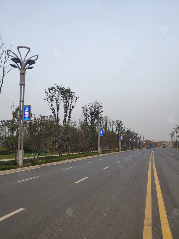 智慧路燈LED燈桿屏3.jpg 智慧路燈LED燈桿屏3.jpg