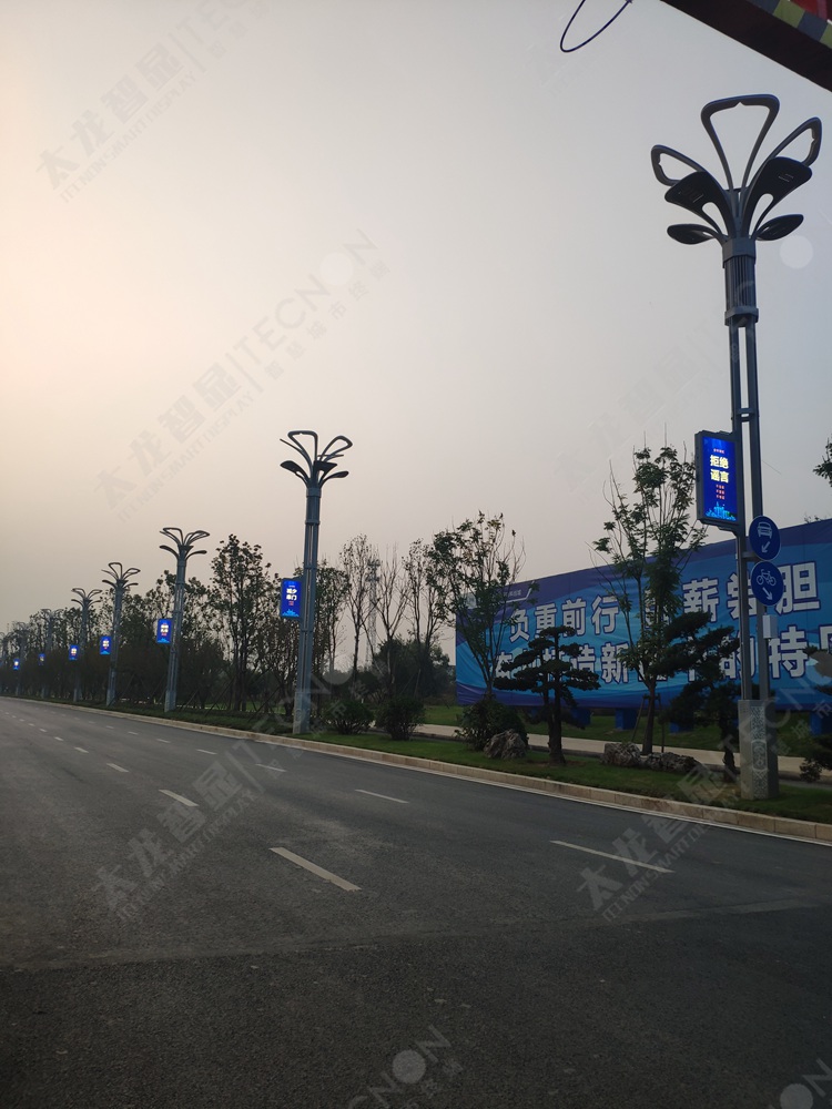 智慧路燈LED燈桿屏4.jpg 智慧路燈LED燈桿屏4.jpg