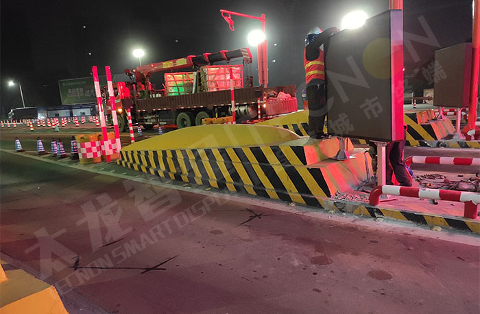 led燈桿屏|智慧燈桿屏|led廣告機(jī)|智慧路燈屏|戶(hù)外LED廣告機(jī)|燈桿屏|智慧燈桿|智慧路燈 led燈桿屏|智慧燈桿屏|led廣告機(jī)|智慧路燈屏|戶(hù)外LED廣告機(jī)|燈桿屏|智慧燈桿|智慧路燈